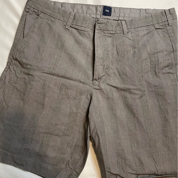 Men’s Gap size 36 gray shorts - Picture 2 of 4